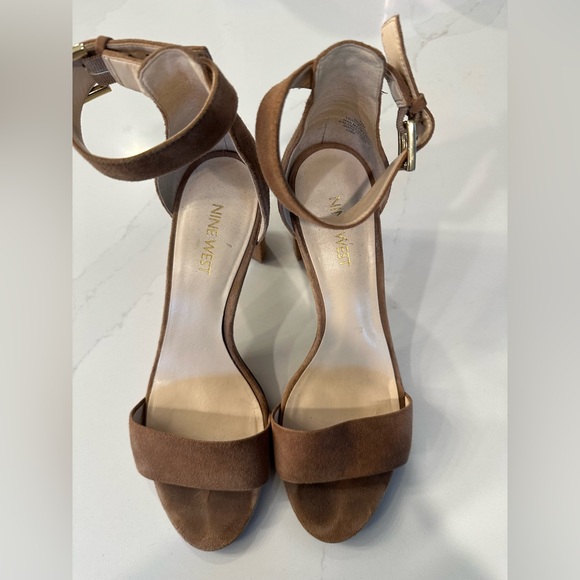 Nine West suede camel colored heels. - Picture 1 of 4
